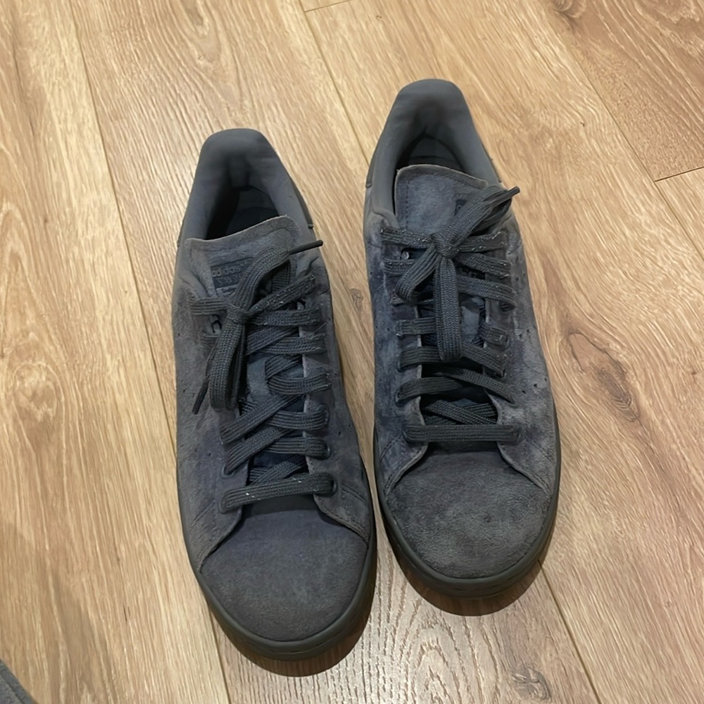 Adidas grey sneaker